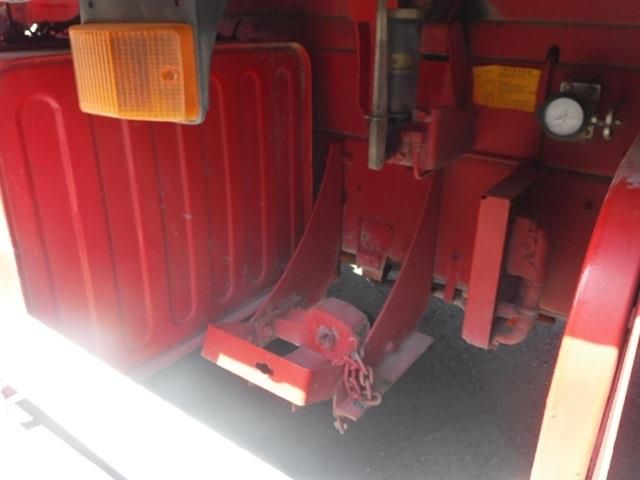 NISSAN DIESEL  2013 Image 31