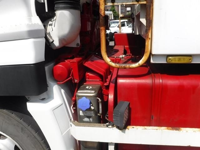 NISSAN DIESEL  2013 Image 31