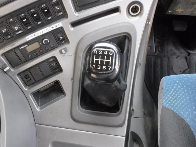 NISSAN DIESEL  2013 Image 31