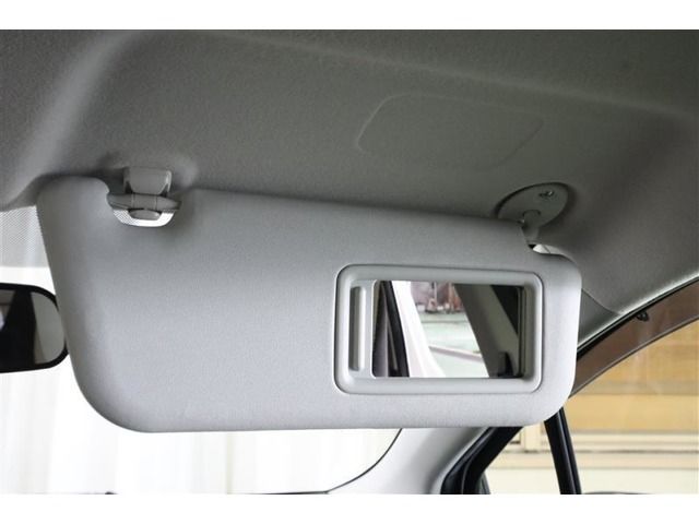 TOYOTA VITZ 2019 Image 31