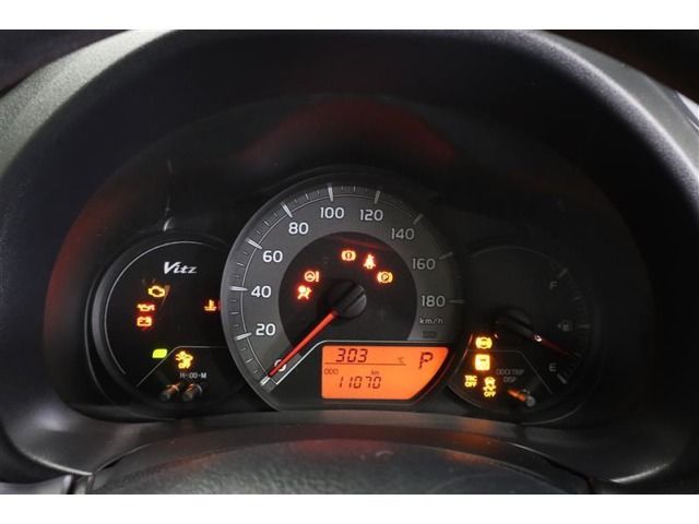 TOYOTA VITZ 2019 Image 31