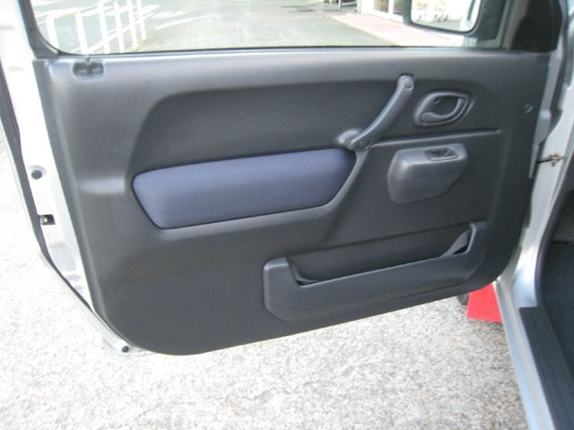 SUZUKI JIMNY 4WD 2002 Image 31