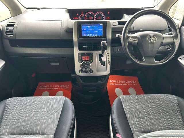 TOYOTA VOXY 2011 Image 31