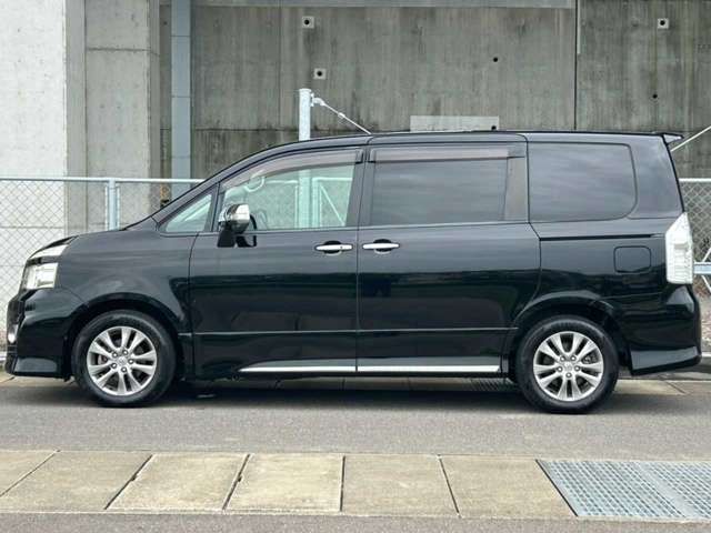 TOYOTA VOXY 2011 Image 31