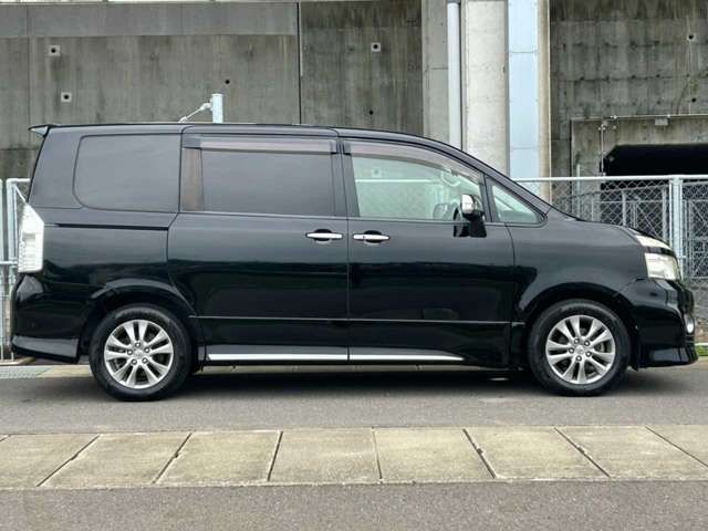 TOYOTA VOXY 2011 Image 31