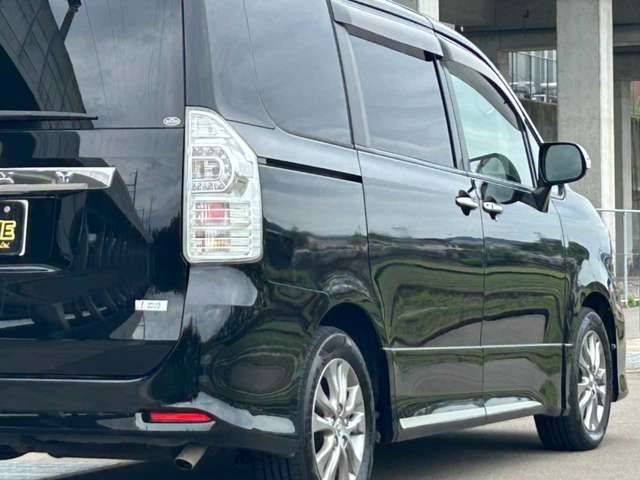 TOYOTA VOXY 2011 Image 31