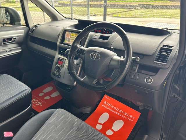 TOYOTA VOXY 2011 Image 31