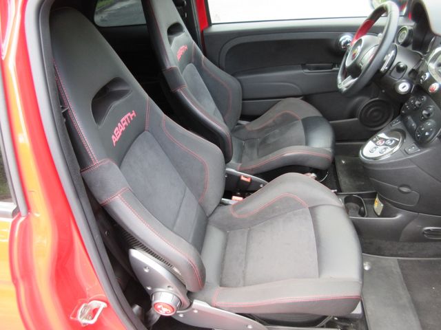 FIAT ABARTH 695 2011 Image 31