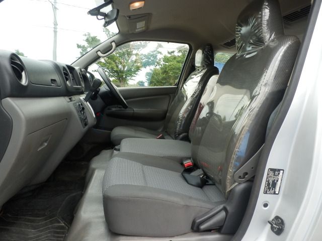 NISSAN NV350 CARAVAN 4WD 2019 Image 31