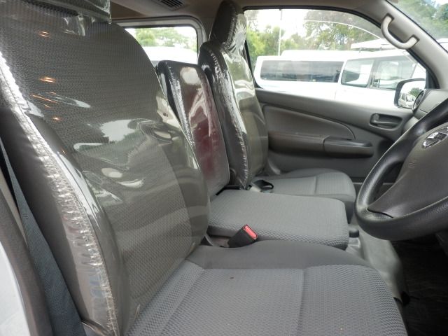 NISSAN NV350 CARAVAN 4WD 2019 Image 31