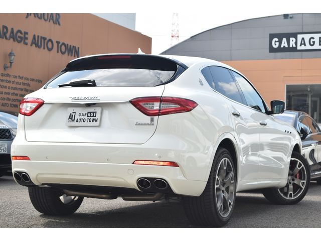 MASERATI LEVANTE 2017 Image 31