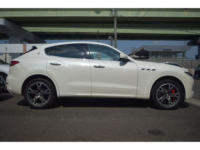 MASERATI LEVANTE 2017 Image 31