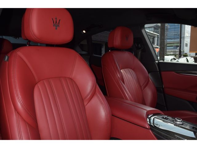 MASERATI LEVANTE 2017 Image 31