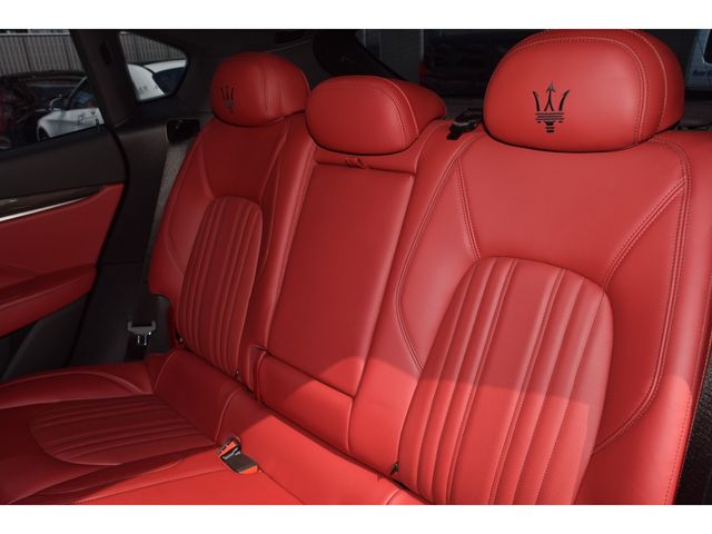 MASERATI LEVANTE 2017 Image 31