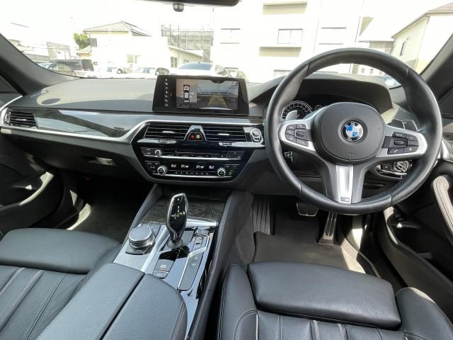 BMW 5SERIES SEDAN 2018 Image 31