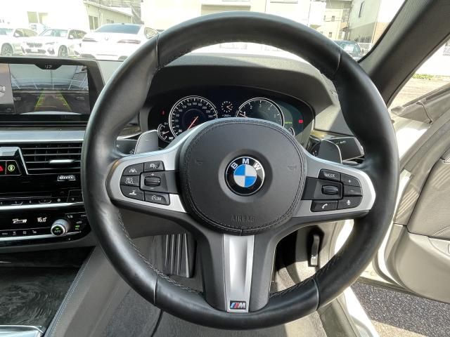 BMW 5SERIES SEDAN 2018 Image 31