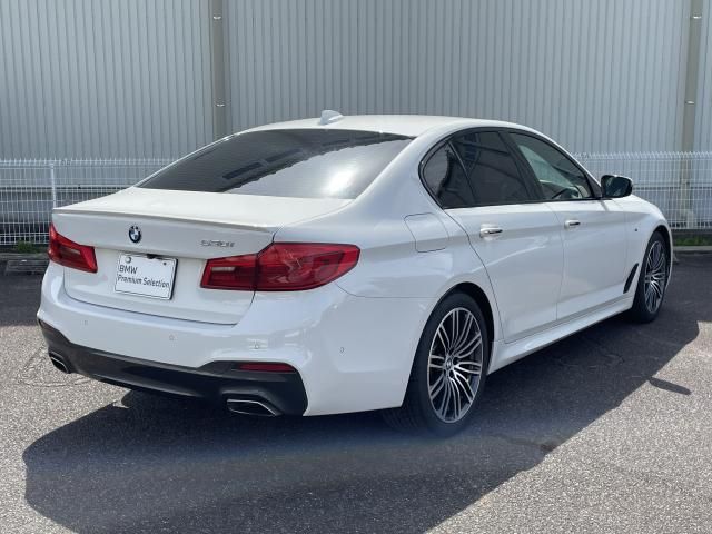 BMW 5SERIES SEDAN 2018 Image 31