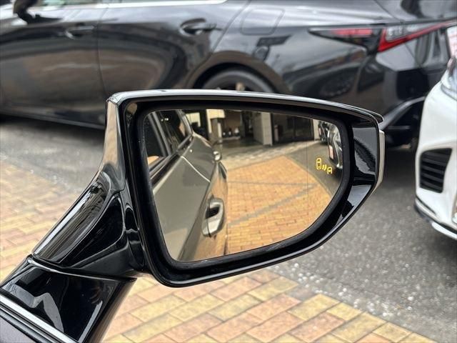 TOYOTA LEXUS ES300H 2019 Image 31