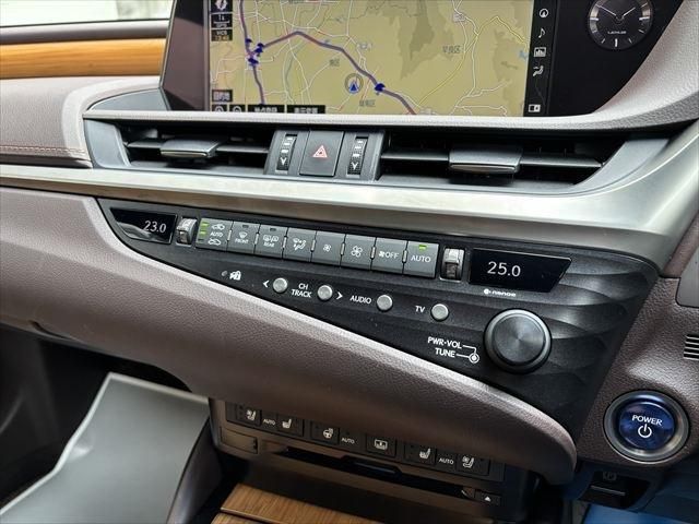 TOYOTA LEXUS ES300H 2019 Image 31