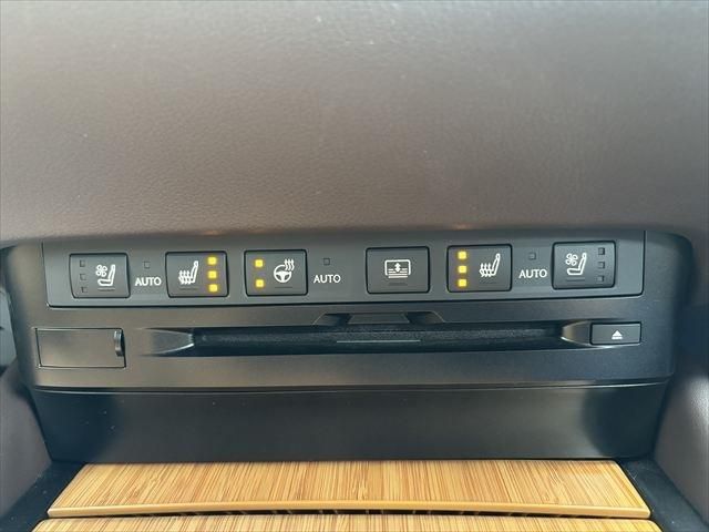 TOYOTA LEXUS ES300H 2019 Image 31