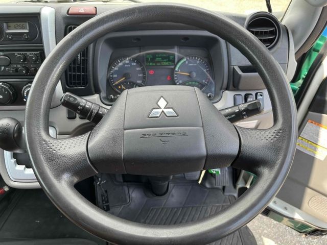 MITSUBISHI CANTER 2018 Image 31