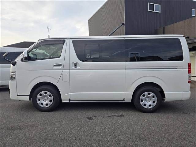 TOYOTA HIACE VAN 2WD 2024 Image 31