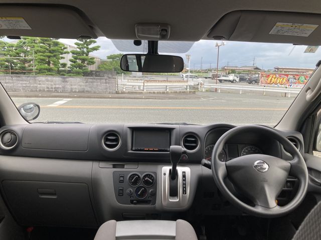 NISSAN NV350 CARAVAN WAGON 2017 Image 31