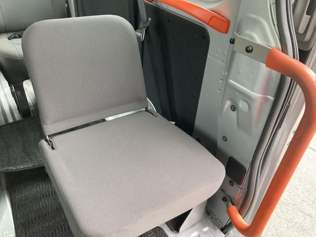 NISSAN NV350 CARAVAN WAGON 2017 Image 31