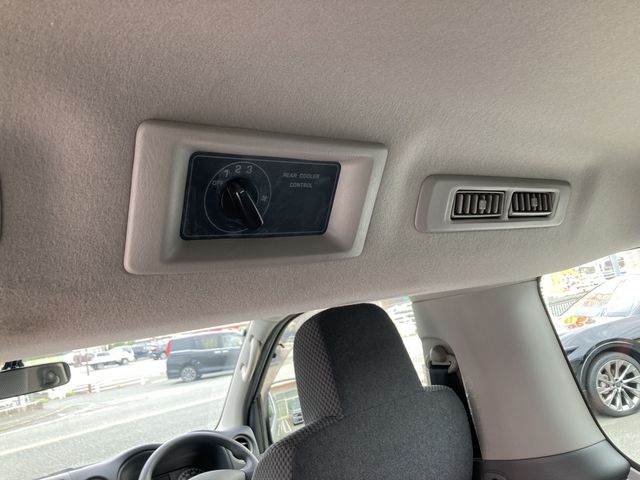 NISSAN NV350 CARAVAN WAGON 2017 Image 31