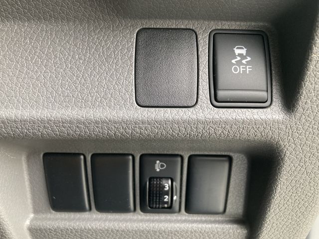 NISSAN NV350 CARAVAN WAGON 2017 Image 31