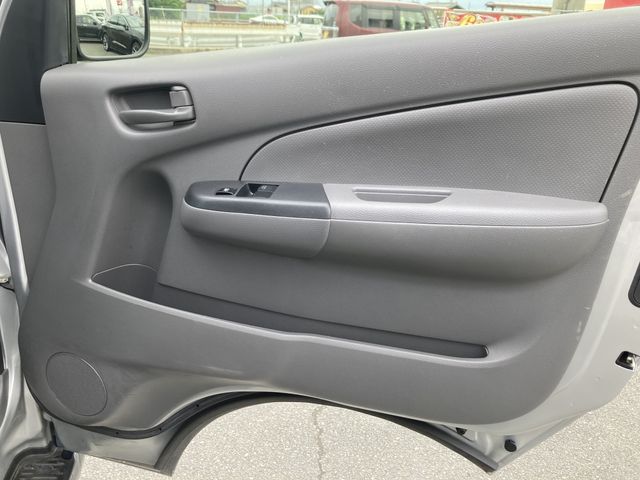 NISSAN NV350 CARAVAN WAGON 2017 Image 31