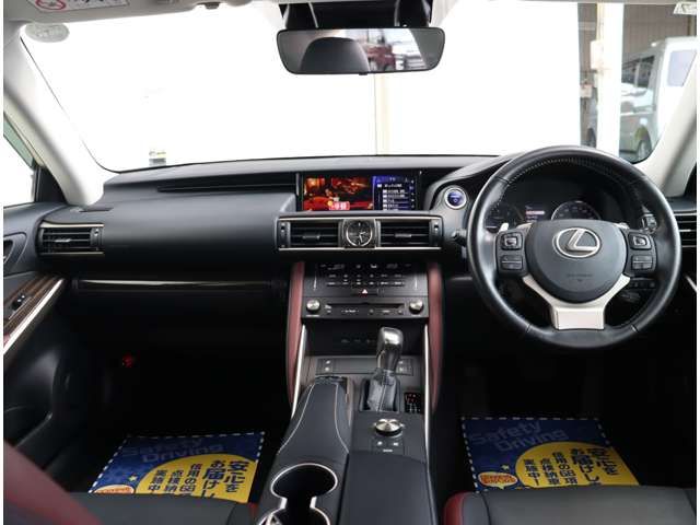 TOYOTA LEXUS IS300H 2018 Image 31