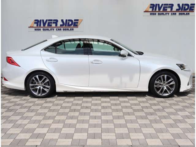 TOYOTA LEXUS IS300H 2018 Image 31