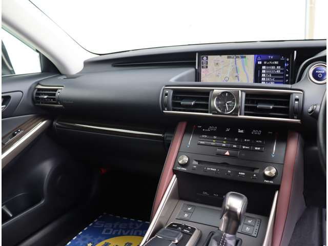 TOYOTA LEXUS IS300H 2018 Image 31