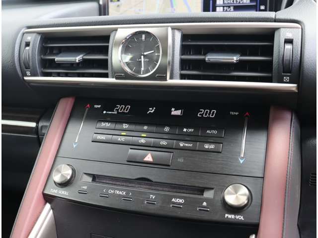 TOYOTA LEXUS IS300H 2018 Image 31