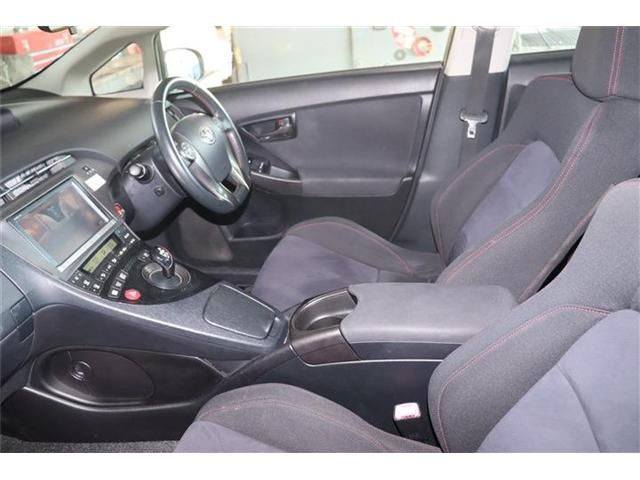 TOYOTA PRIUS 2012 Image 31