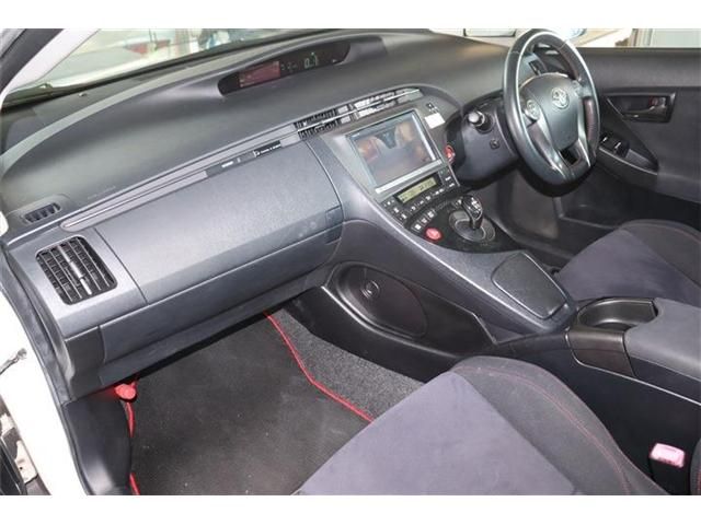 TOYOTA PRIUS 2012 Image 31