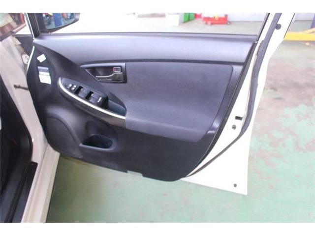 TOYOTA PRIUS 2012 Image 31