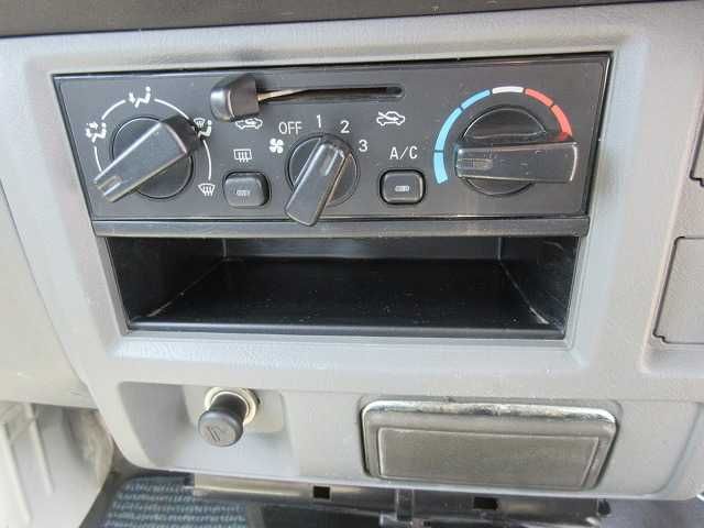 MITSUBISHI MINICAB VAN 2013 Image 31