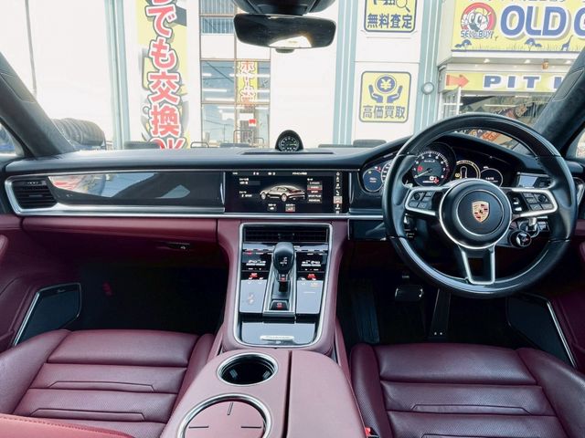 PORSCHE PANAMERA 2018 Image 31