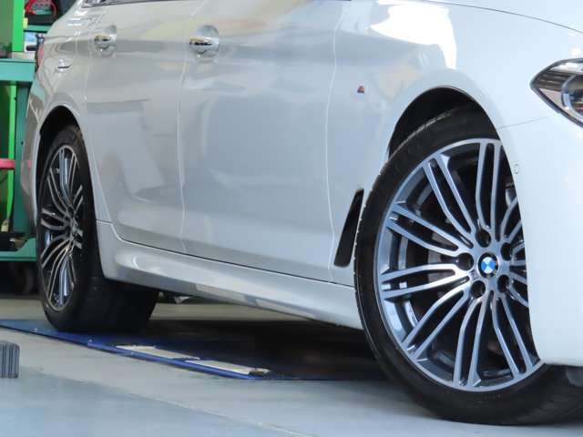 BMW 5SERIES TOURING 2017 Image 31