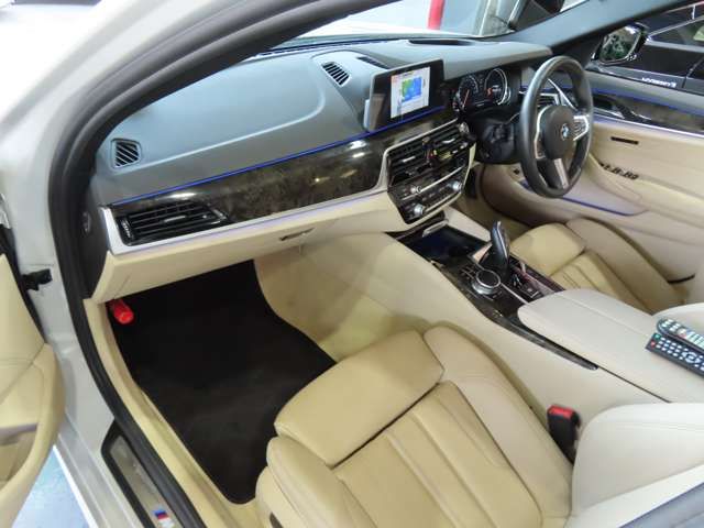 BMW 5SERIES TOURING 2017 Image 31