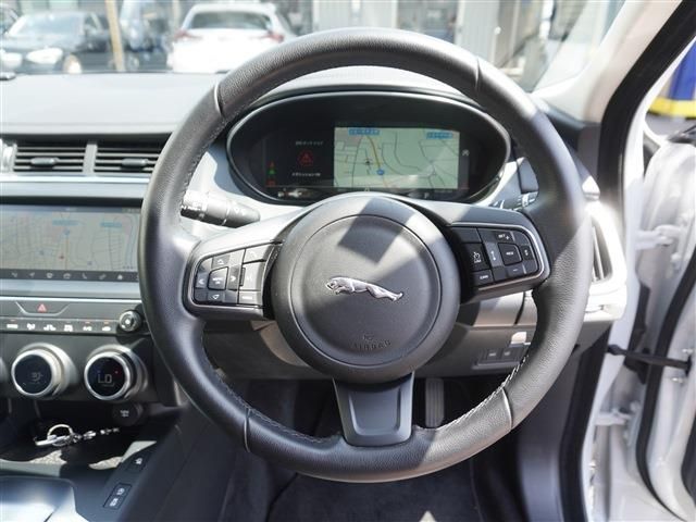 JAGUAR E-PACE 2018 Image 31