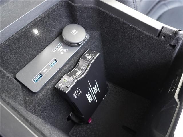 JAGUAR E-PACE 2018 Image 31