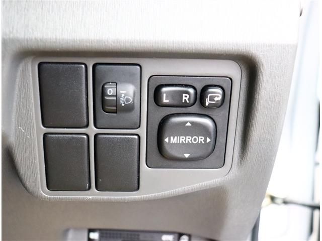 TOYOTA PRIUS 2011 Image 31