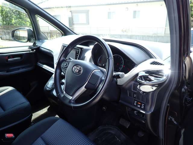 TOYOTA VOXY 2014 Image 31