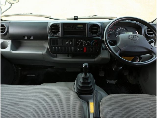 TOYOTA DYNA 2019 Image 31