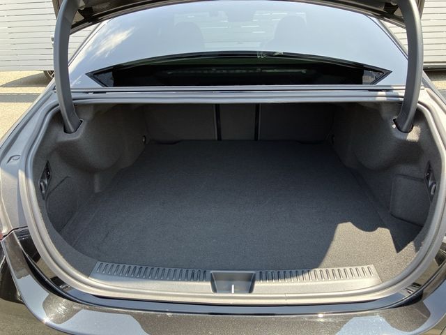 MERCEDES BENZ E SEDA 2025 Image 31