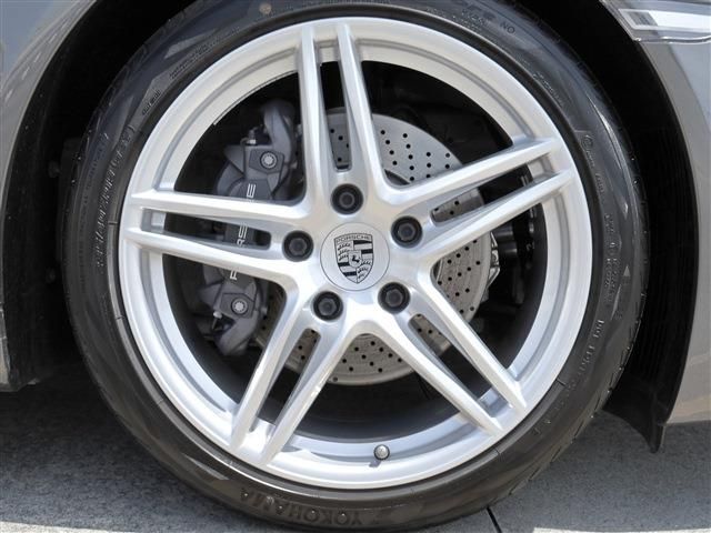 PORSCHE 911 2019 Image 31