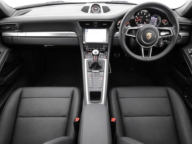 PORSCHE 911 2019 Image 31
